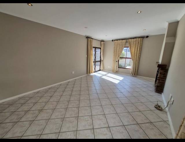 3 BEDROOM HOUSE TO LET IN WEST BEACH